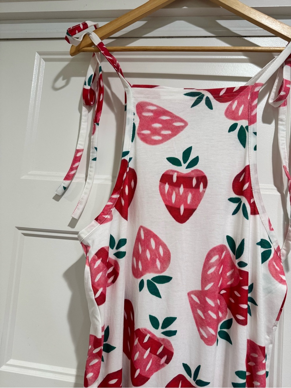 NWOT Temu Women’s Strawberry Romper Overalls - Picture 2 of 7
